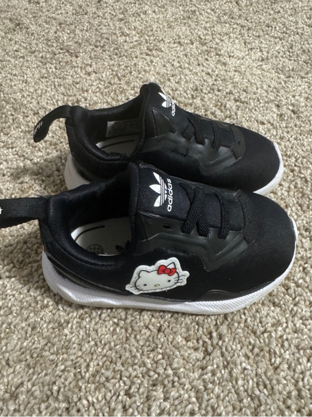 Size 6 Toddler Girl’s Adidas x Hello Kitty Originals Flex sneakers